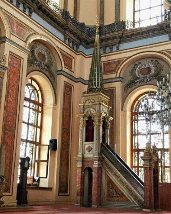 Dolmabahçe Mosque (Bezmialem Valide Sultan)
