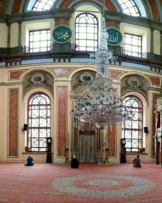 Dolmabahçe Mosque (Bezmialem Valide Sultan)