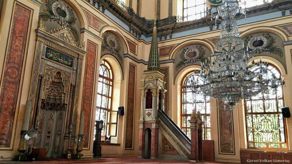 Dolmabahçe Mosque (Bezmialem Valide Sultan)