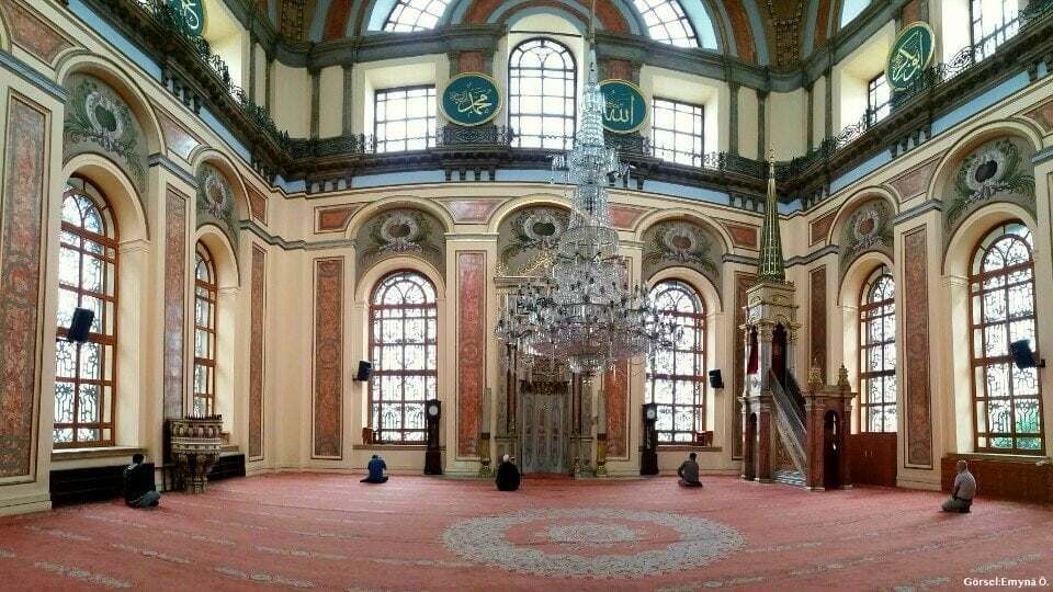 Dolmabahçe Mosque (Bezmialem Valide Sultan)