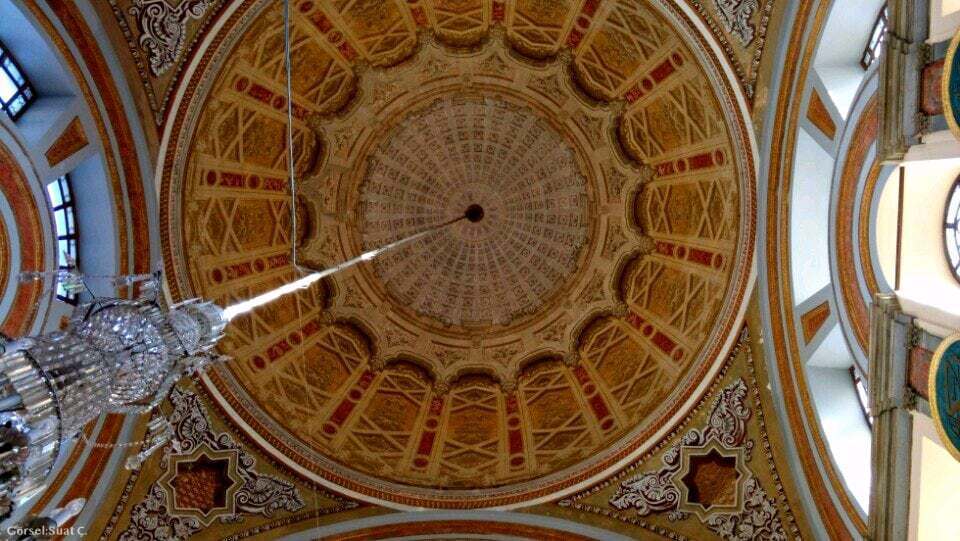 Dolmabahçe Mosque (Bezmialem Valide Sultan)